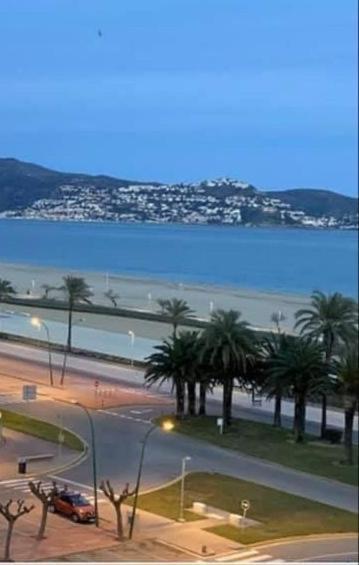 אמפוריבראבה Apartamento Con Magnificas Vistas Al Mar - Wifi Gratis מראה חיצוני תמונה